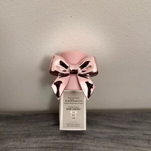 Brand New Pink Bow Bath and Body Works Wallflower Plug In
